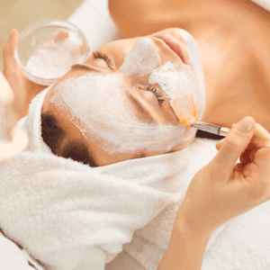 krema na ženskom licu